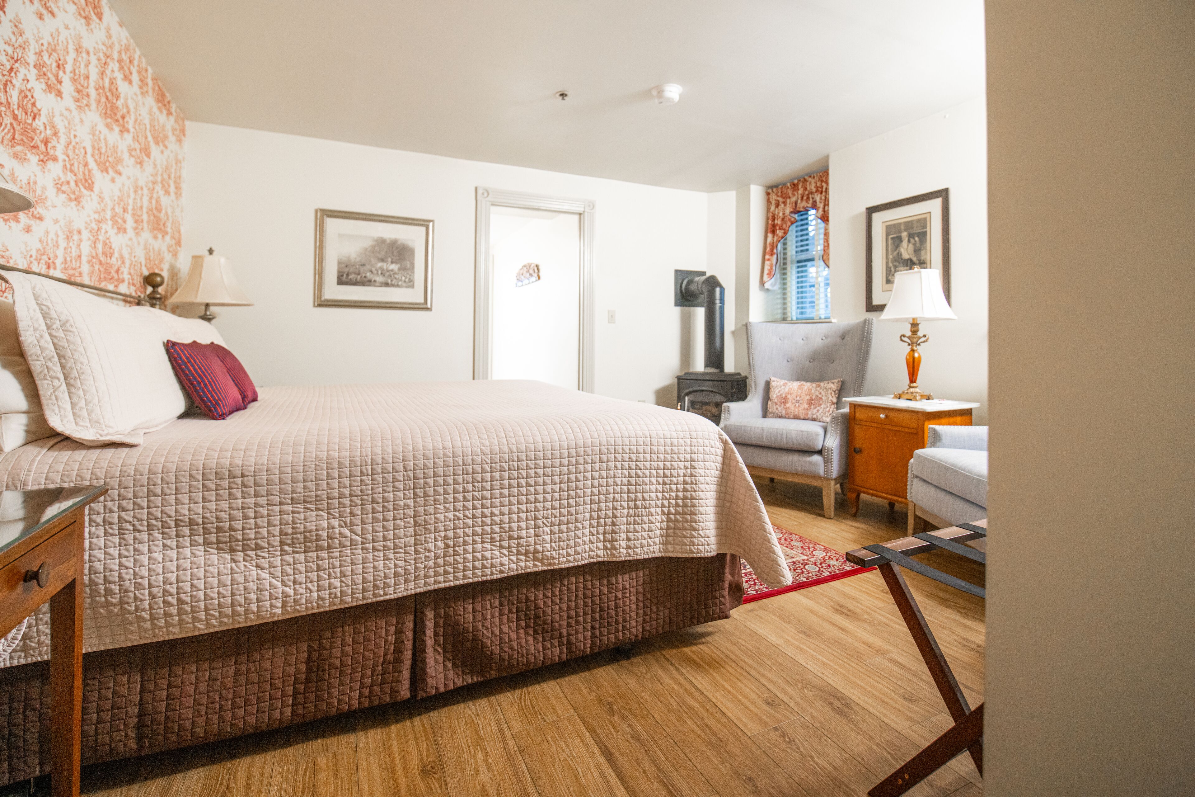 極品客房, 1 張特大雙人床, 私人浴室, 地面層 | 獨特裝潢、布置獨特、熨斗/熨衣板、免費無線上網