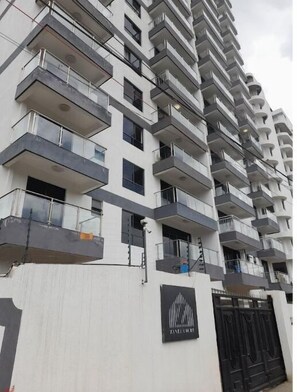 Exterior - 3 Bedroom with a Rooftop Pool (Nairobi)