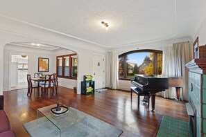 Interior - Cool Uptown Village Stay (Vancouver)