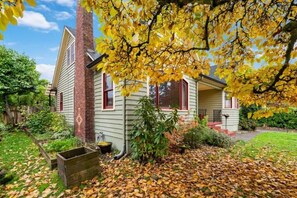 Exterior - Cool Uptown Village Stay (Vancouver)