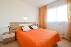 1 bedroom, iron/ironing board, free WiFi, bed sheets - Schöne Wohnung mit Pool , Wi-fi und Privat Garage (Torrevieja)