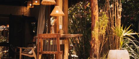 Deluxe bungalow | 1 slaapkamer, een kluis op de kamer, verduisterende gordijnen