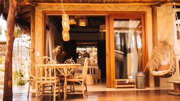 Deluxe Bungalow | 1 bedroom, in-room safe, blackout drapes, iron/ironing board