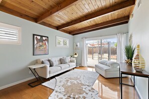 Smart TV - 3B SFH, Comfy Beds, King RM, Yard, Fast WiFi and AC, Near Levi's (Santa Clara)