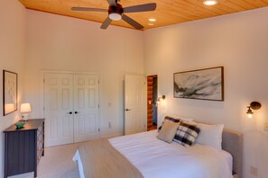 3 Schlafzimmer, Schreibtisch, Bügeleisen/Bügelbrett, WLAN