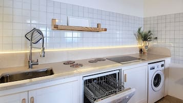 Réfrigérateur, lave-vaisselle, bouilloire électrique, grille-pain