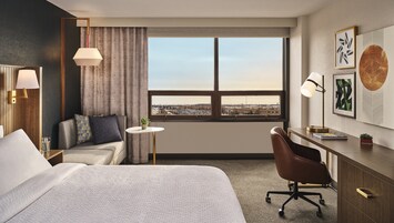 Caja de seguridad en la habitación y escritorio 