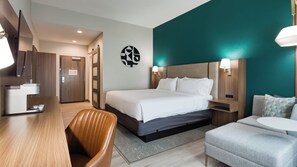 In-room safe, desk, laptop workspace, blackout curtains - Holiday Inn Nashville Airport by IHG (Nashville)