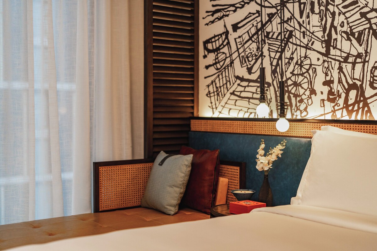 Minibar, in-room safe, cribs (free), WiFi (free)