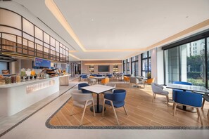 Desayuno de autoservicio incluido todos los días