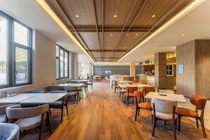 Restaurant - Holiday Inn Express Yuhuan Wetland Park by IHG (Taizhou)