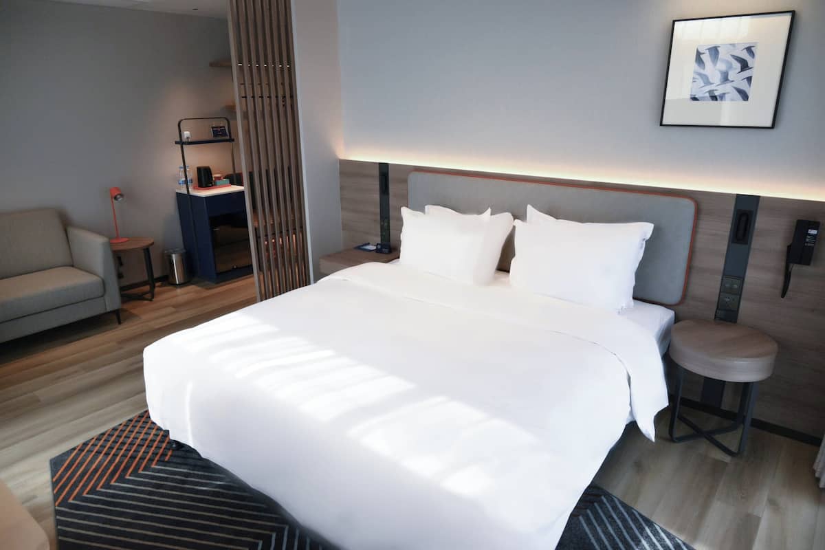 Standardzimmer, 1 King-Bett, Gartenblick | Hochwertige Bettwaren, Daunenbettdecken, laptopgeeigneter Arbeitsplatz