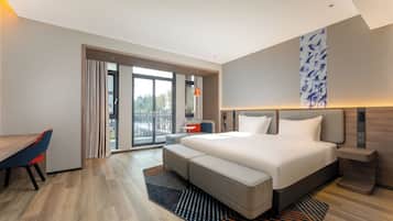 Standard Room, 1 King Bed, Balcony, Garden View (Extra Floor Space) | Premium bedding, down duvets, laptop workspace, blackout curtains