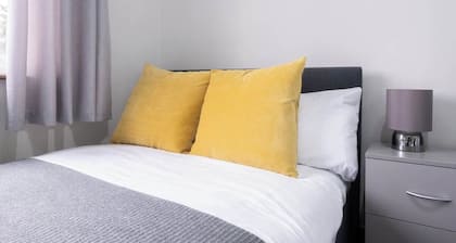 3 Bedroom Home With 2 Bathrooms & Free Parking