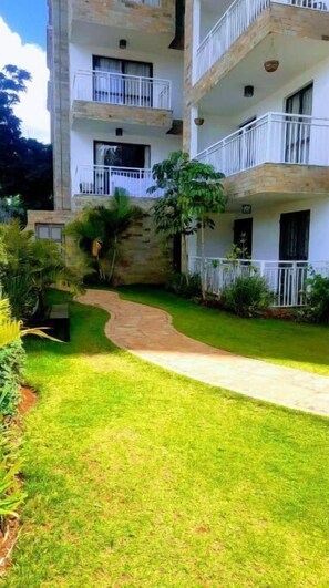 Property grounds - 2 Bedroom Duplex with Heated Rooftop Pool (Nairobi)