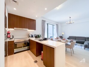 Microwave, oven, stovetop - Stunning Beach View Apt. with Balcony Jumeirah La Mer (Dubai)