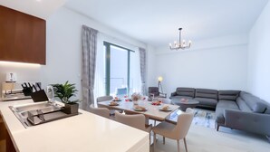 Apartemen (2 Bedrooms) | Ruang keluarga