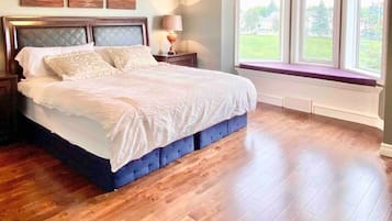 6 bedrooms, desk, iron/ironing board, free WiFi