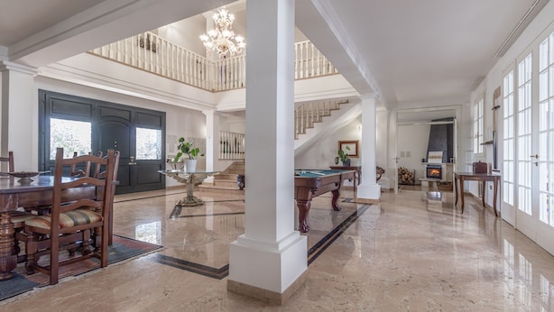 A spacious living area with a pool table, a dining set, and a staircase leading to an upper level. - Villa Petrone | Luxury Four Seasons-Jacuzzi&Pool (Emilia-Romagna)