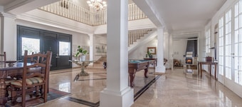 Villa Petrone | Luxury Four Seasons-Jacuzzi&Pool