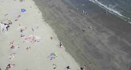 Newport’s garden house near beach . Convenient