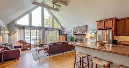 Lakefront with dock, pickleball, renovated, Fab!