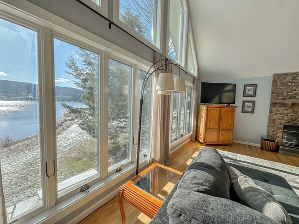 Téléviseur connecté, foyer