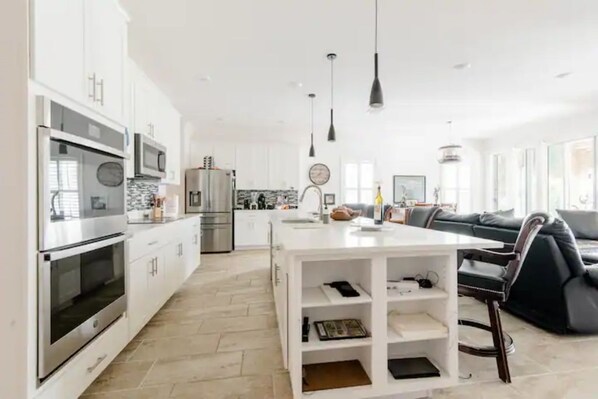 Private kitchen - Tropical getaway - entire home: Deland, FL (DeLand)