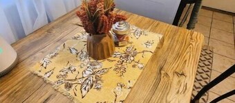 Pet-Friendly 1BR Suite, Walk to Quilt Co, Travel Nurse Ready, Wi-Fi + Kitchen