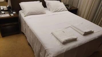 Quarto conforto | 1 quarto, Wi-Fi de cortesia