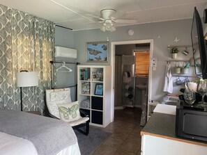 1 dormitorio, tabla de planchar con plancha, wifi y ropa de cama