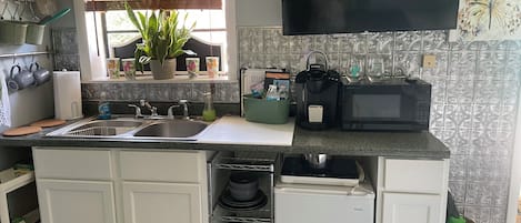 冰箱、微波炉、茶具/咖啡用具、厨具/餐具