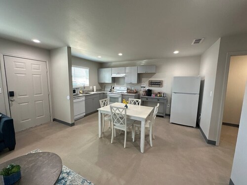 Brand New! Charming and Cozy Too Apartment