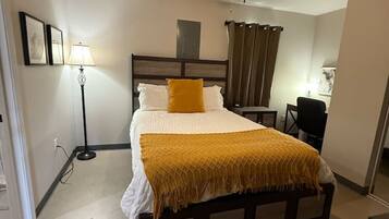 2 makuuhuonetta, työpöytä, silitysrauta/-lauta, Wi-Fi