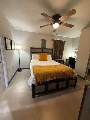 2 bedrooms, desk, iron/ironing board, WiFi