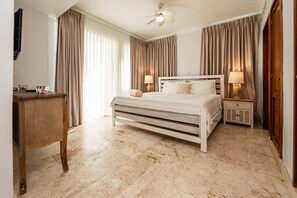 3 bedrooms, iron/ironing board, free WiFi, bed sheets - OCEAN VIEW PENTHOUSE, private beach, pools, PLAYA TURQUESA  (Punta Cana)