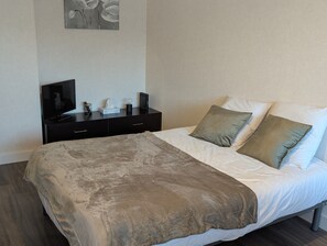Free WiFi, bed sheets