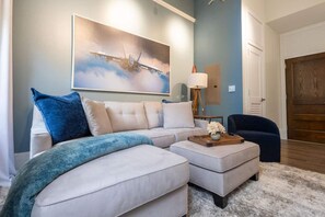 Unclassified image, 4 of 12, button