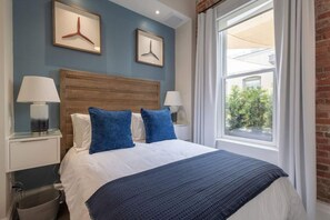 Unclassified image, 3 of 12, button