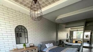2 bedrooms, WiFi, bed sheets - Apt. in Dbayeh Prime location -near Le Mall & ABC/Spinneys, facing La Marina (Jabal Lubnan)