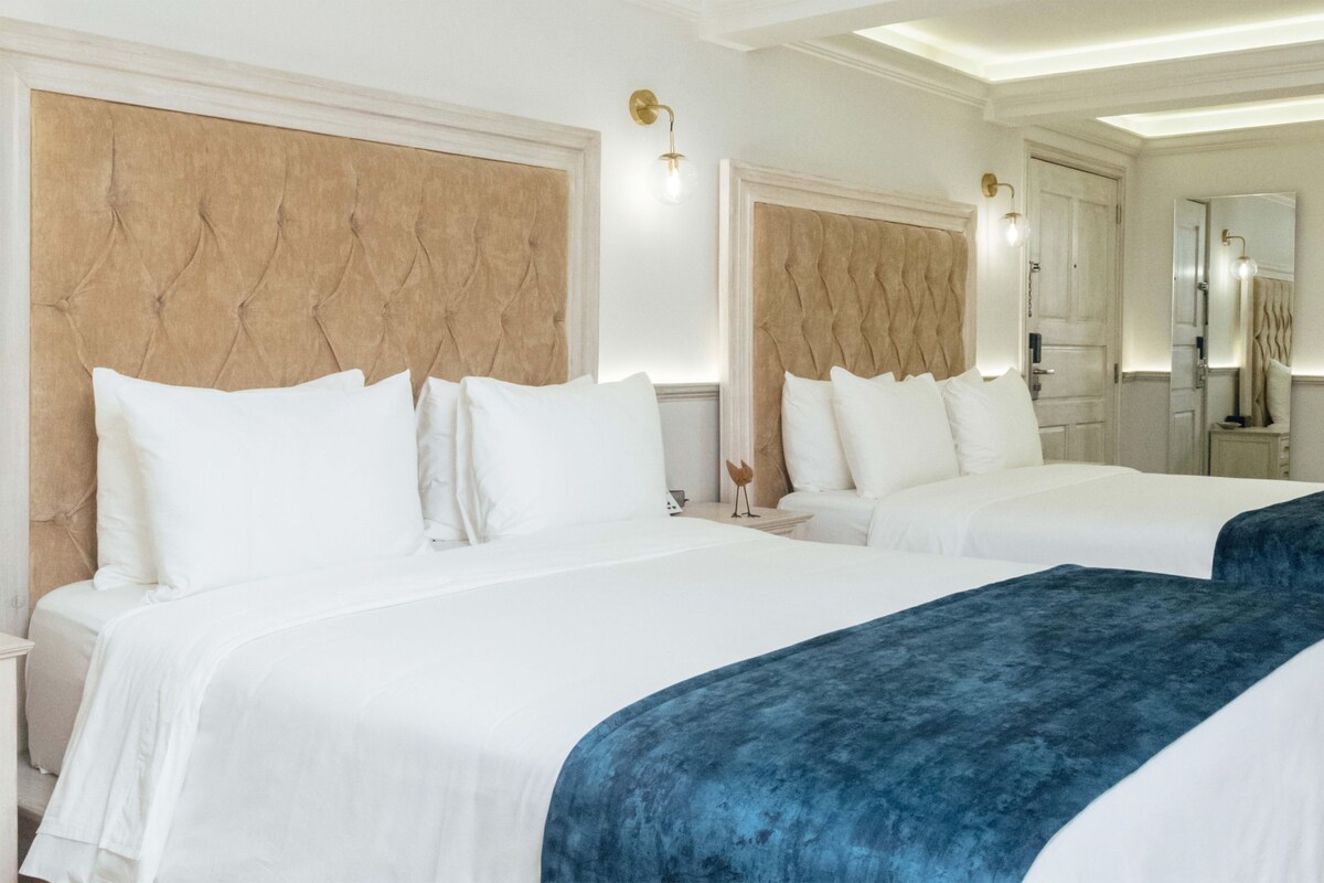 2 Queen Suite