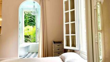 1 bedroom, iron/ironing board, travel cot, WiFi