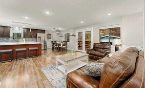 Smart TV, DVD player, foosball, offices - Grand Durango Experience! 2 Miles From Downtown (Durango)