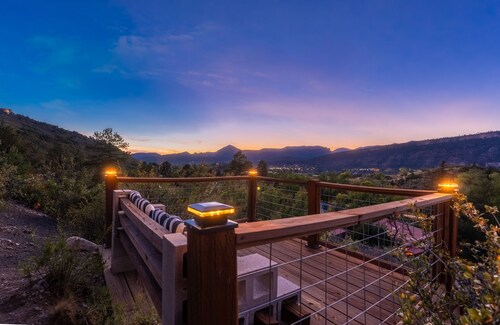 Luxury Durango Retreat, 5 Min to Downtown, Hot Tub, Views, Games, Pets Welcome!
