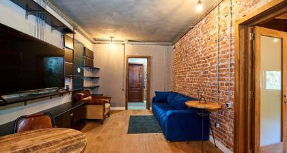 Wonderland Retreat: Netflix & Industrial Vibes