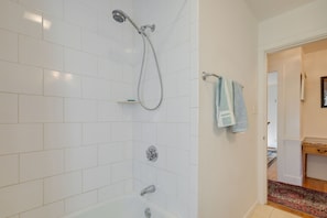 Hair dryer, towels - Stroll to Shore & Shopping: Cozy Cape Cod Escape (Hyannis)