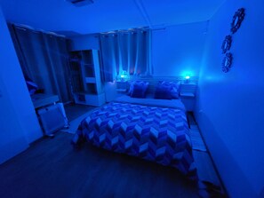 1 sovrum, skrivbord, strykjärn/strykbräda och gratis wi-fi