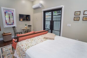 Studio (1 Bedroom)