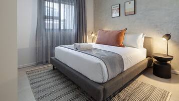 2 bedrooms, iron/ironing board, internet, bed sheets