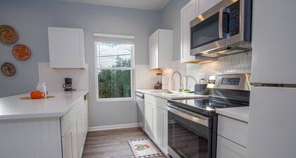 Downtown Dream Home Spacious 4br/2ba Sleeps 12!